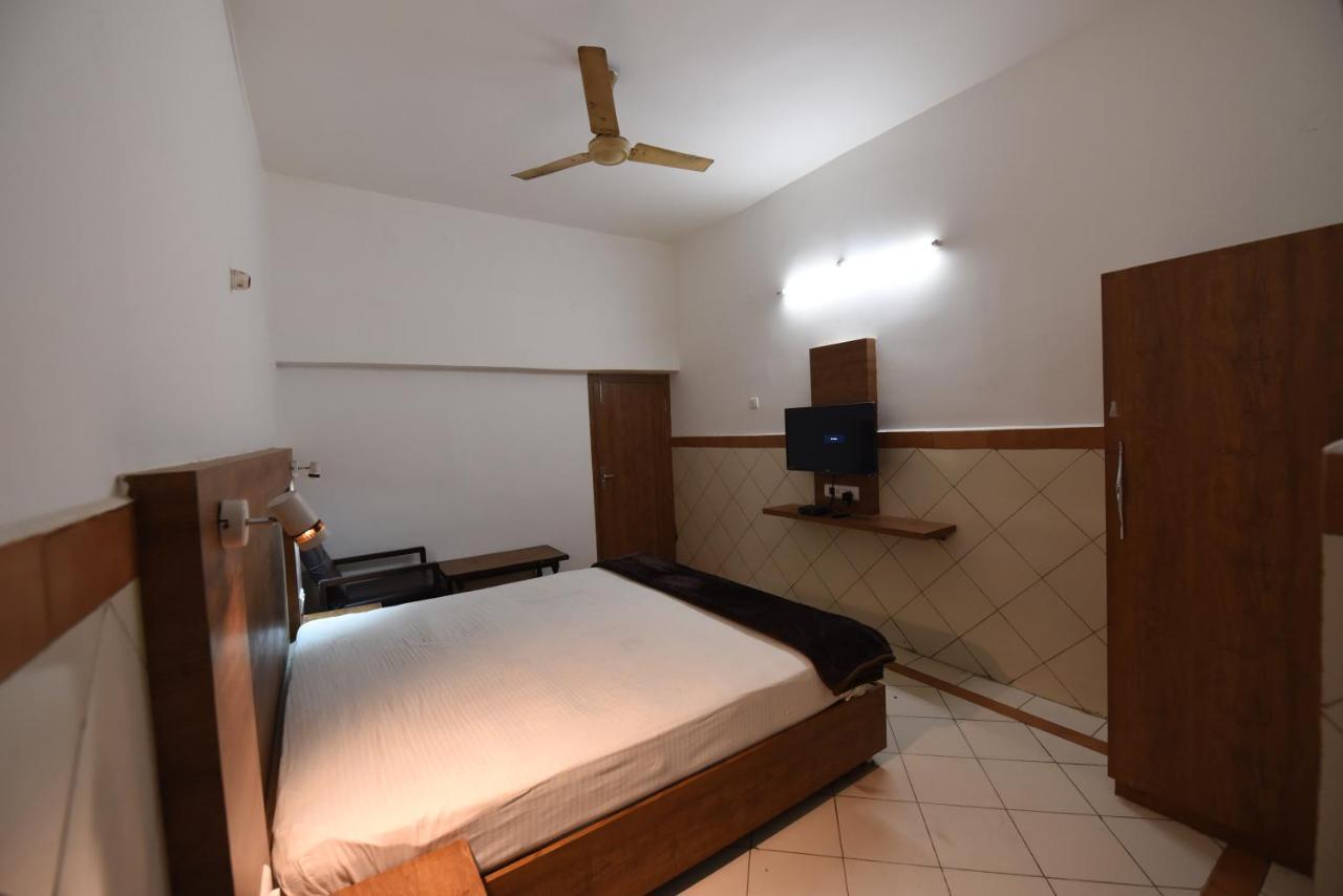 Hotel Mayur ゴーラクプル 部屋 写真